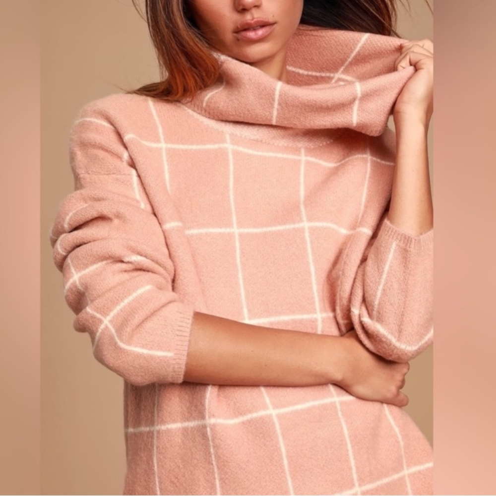 Lulus pink windowpane turtleneck sweater